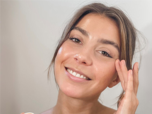 Die ultimative Make-up-Routine für einen strahlenden Teint am Valentinstag
